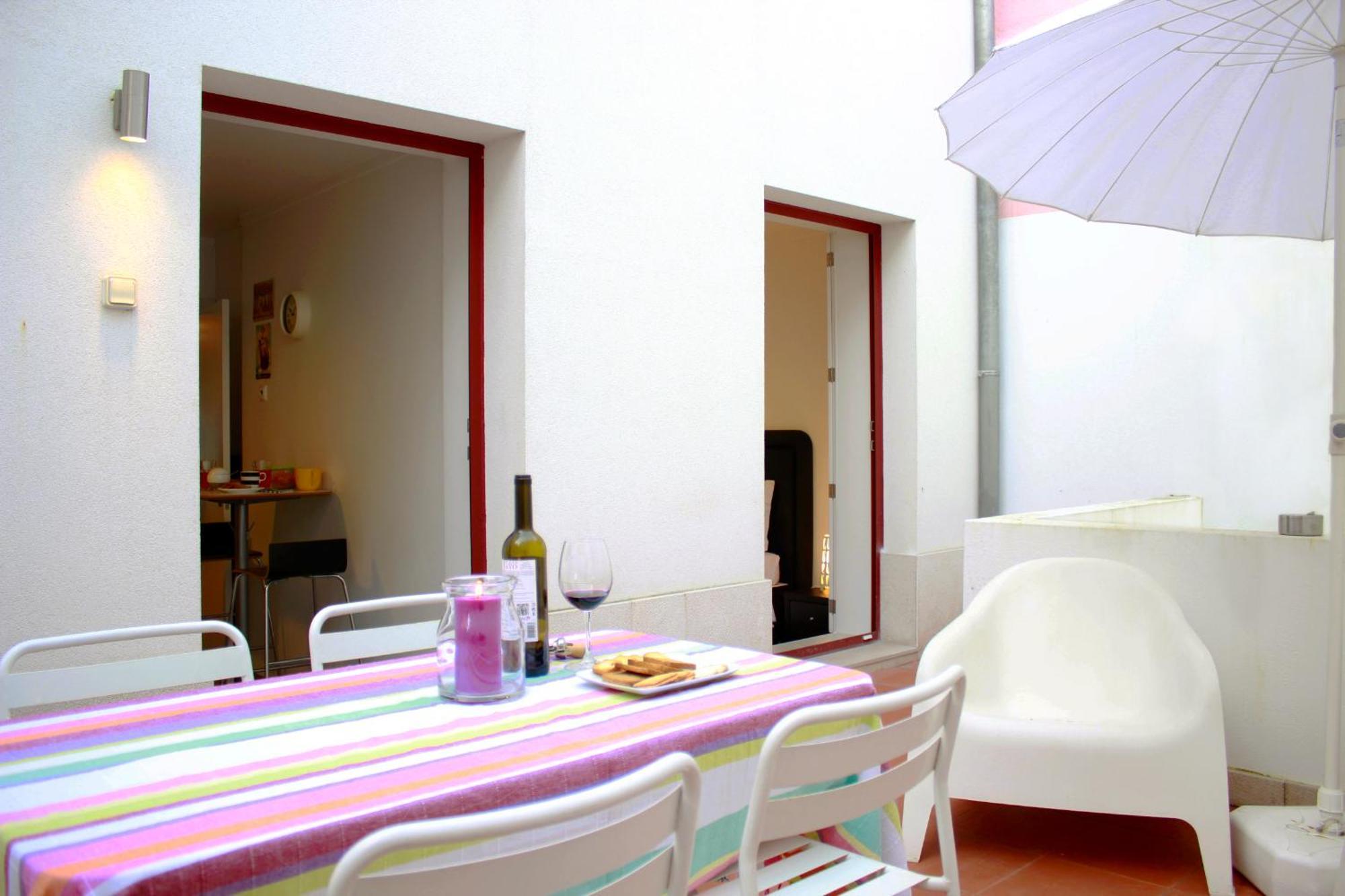 Joivy Modern 1-Bed Apt With Terrace, Moments From Sao Bento Palace 리스본 외부 사진