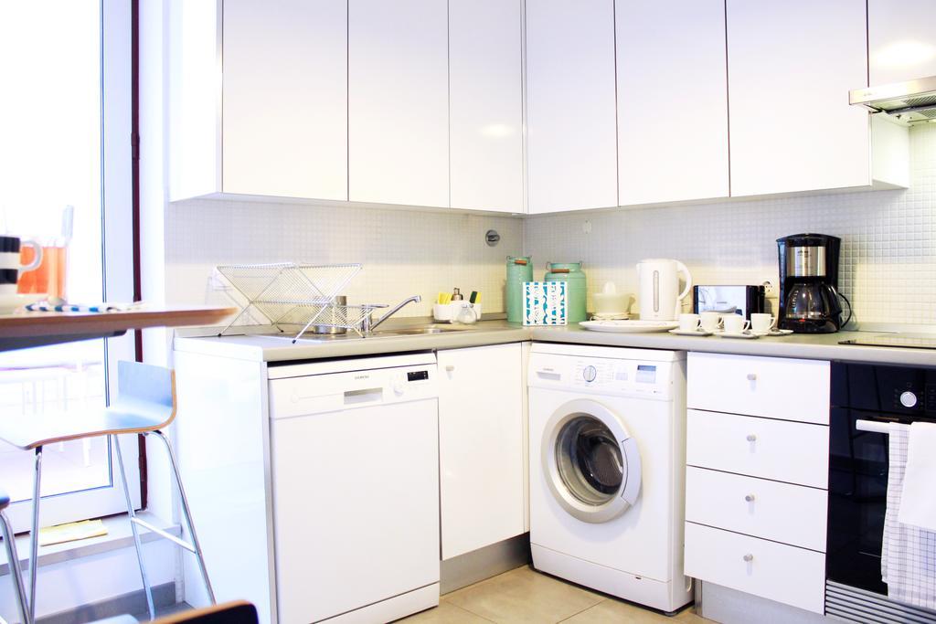 Joivy Modern 1-Bed Apt With Terrace, Moments From Sao Bento Palace 리스본 외부 사진