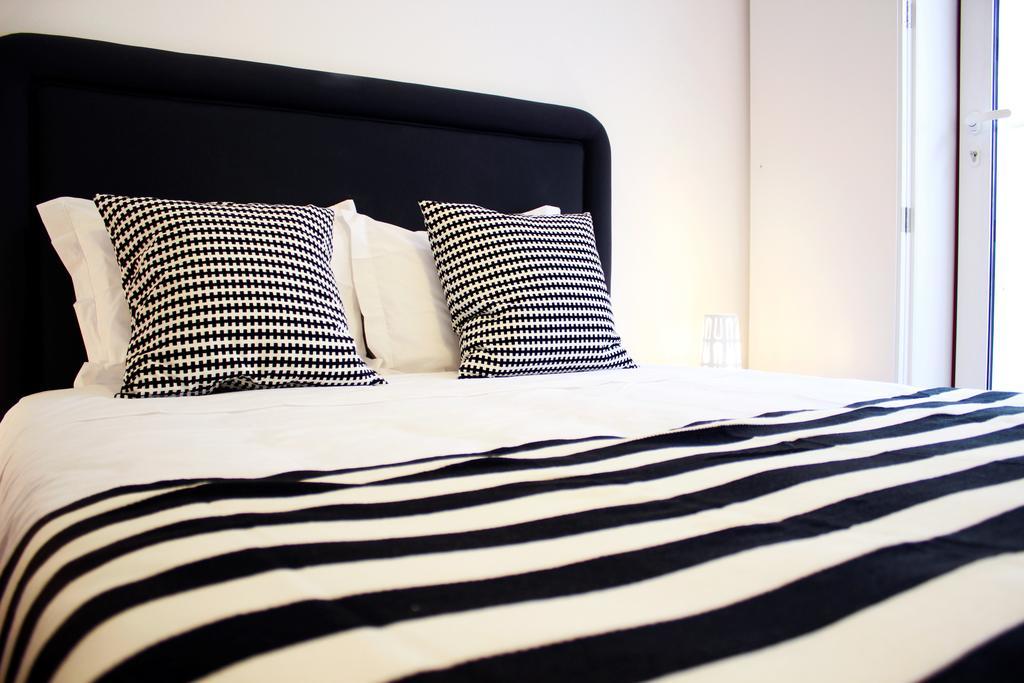 Joivy Modern 1-Bed Apt With Terrace, Moments From Sao Bento Palace 리스본 외부 사진