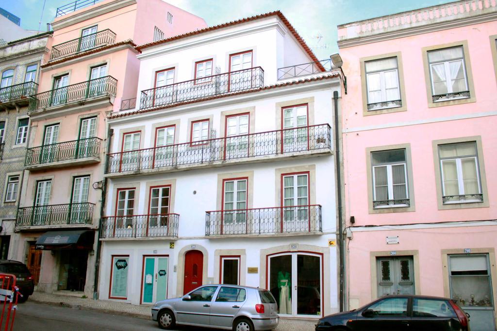 Joivy Modern 1-Bed Apt With Terrace, Moments From Sao Bento Palace 리스본 외부 사진