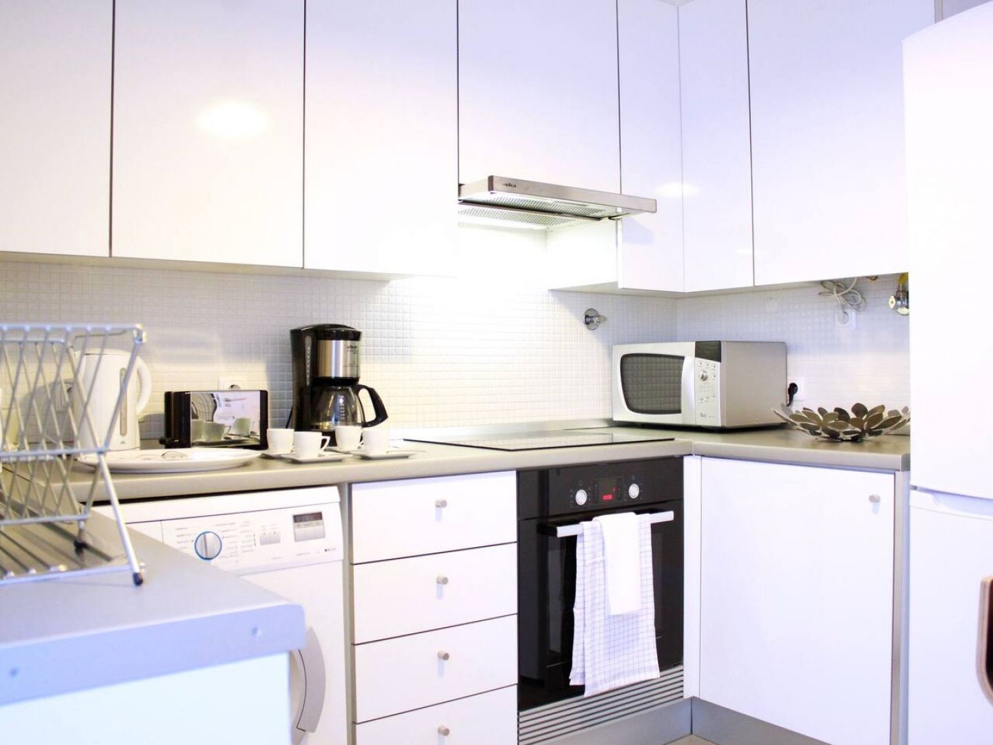 Joivy Modern 1-Bed Apt With Terrace, Moments From Sao Bento Palace 리스본 외부 사진
