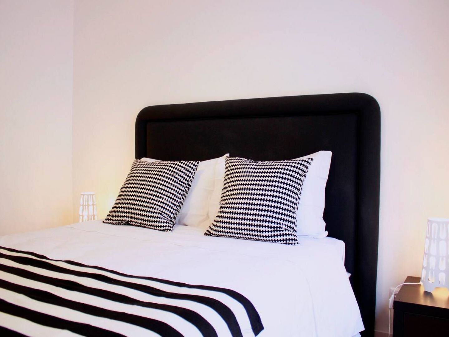 Joivy Modern 1-Bed Apt With Terrace, Moments From Sao Bento Palace 리스본 외부 사진