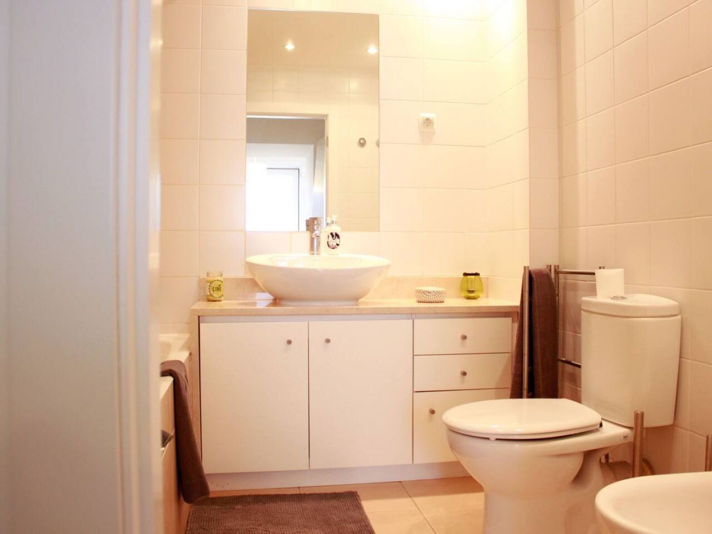 Joivy Modern 1-Bed Apt With Terrace, Moments From Sao Bento Palace 리스본 외부 사진