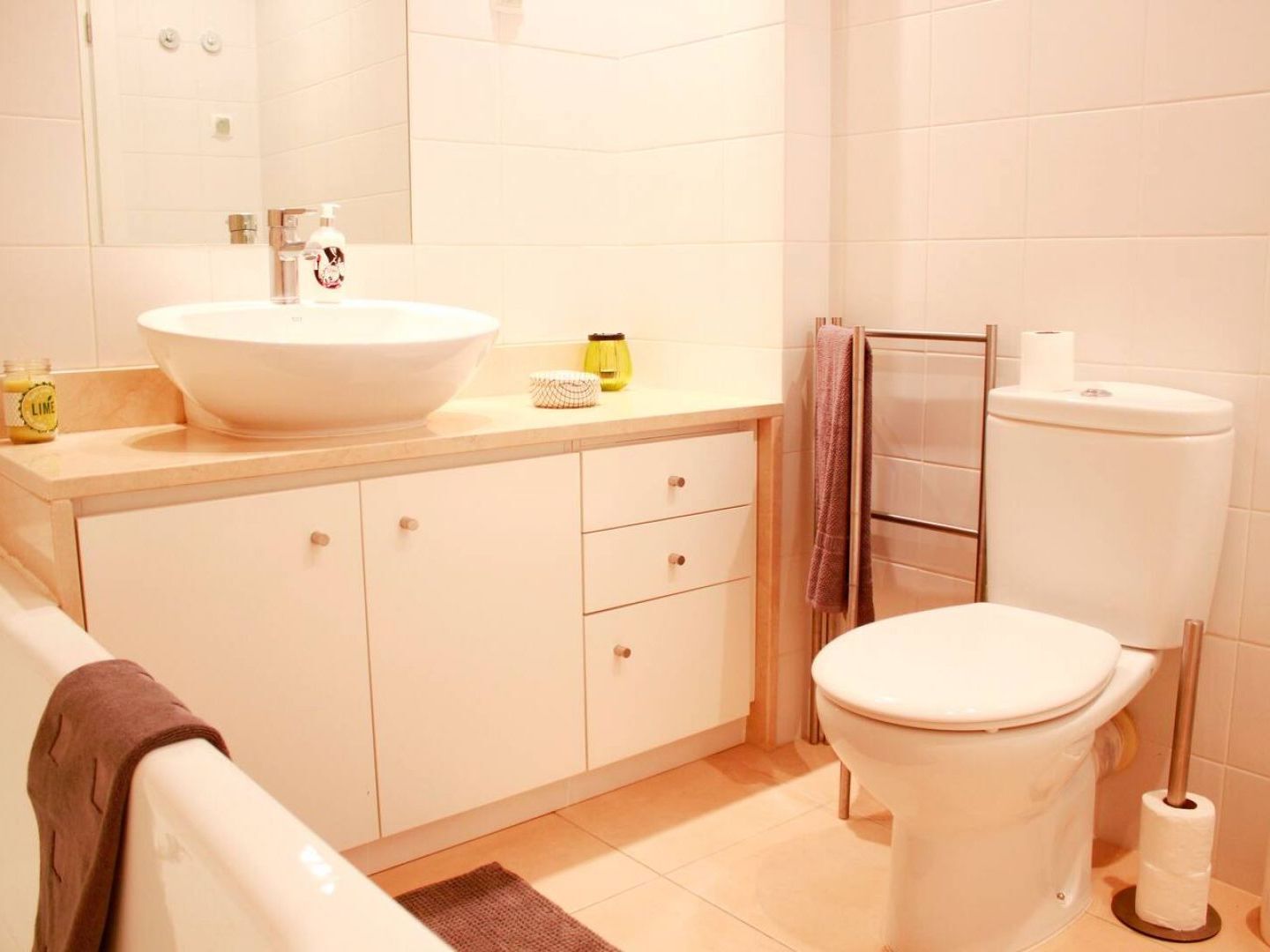 Joivy Modern 1-Bed Apt With Terrace, Moments From Sao Bento Palace 리스본 외부 사진