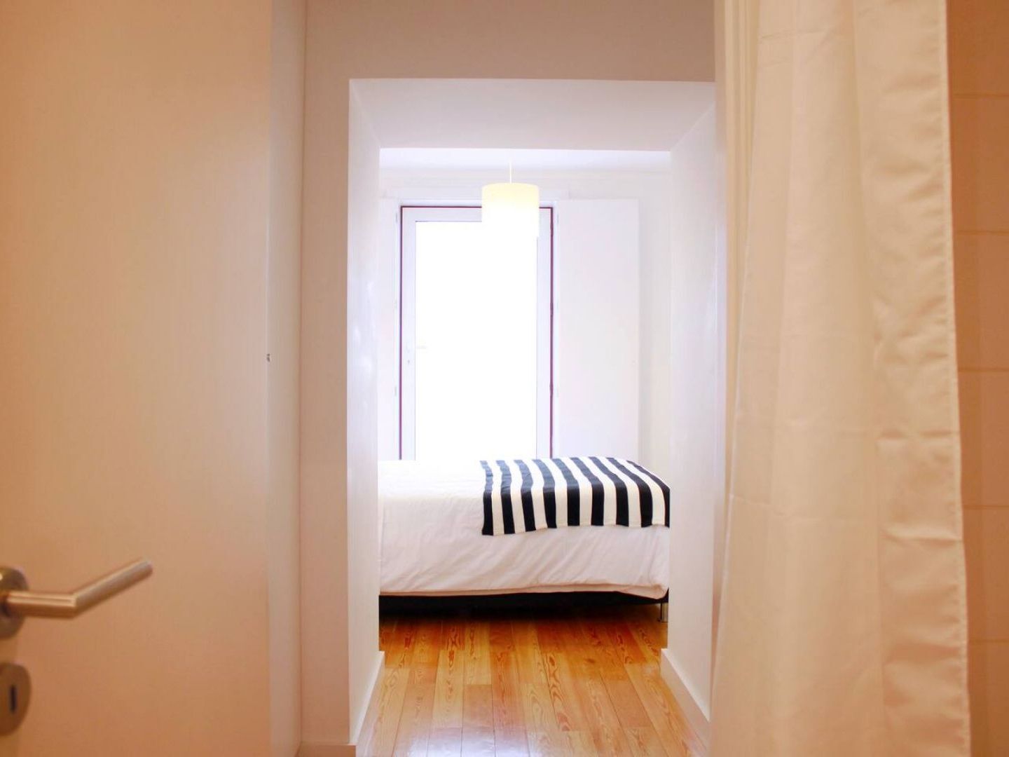 Joivy Modern 1-Bed Apt With Terrace, Moments From Sao Bento Palace 리스본 외부 사진