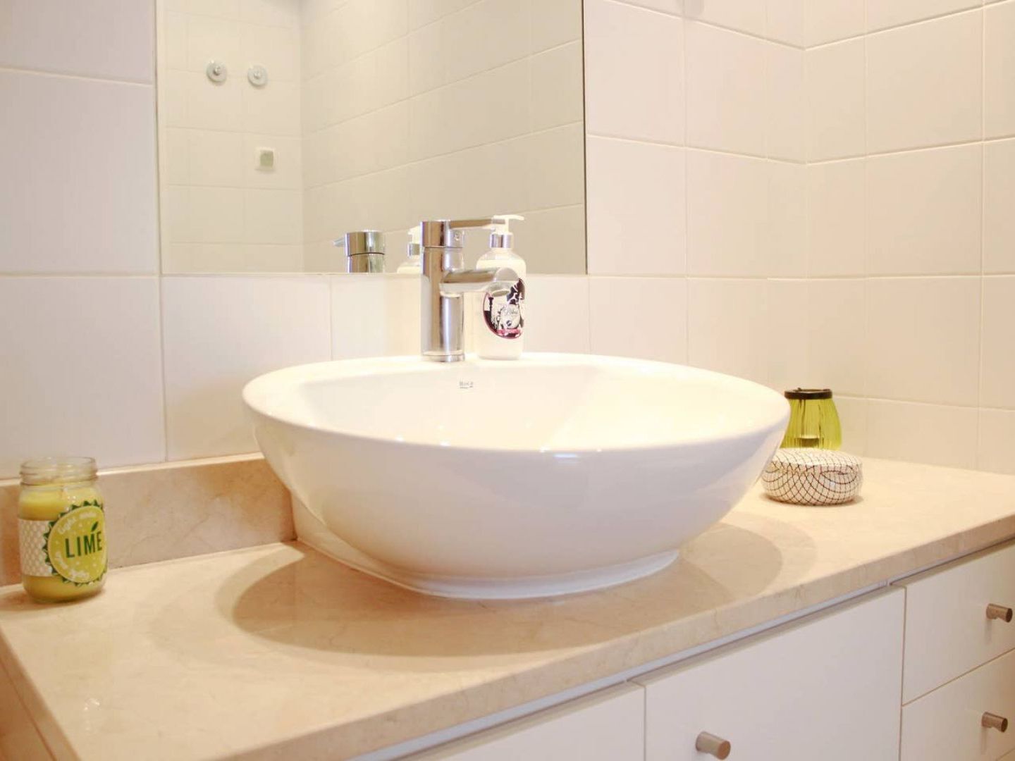 Joivy Modern 1-Bed Apt With Terrace, Moments From Sao Bento Palace 리스본 외부 사진